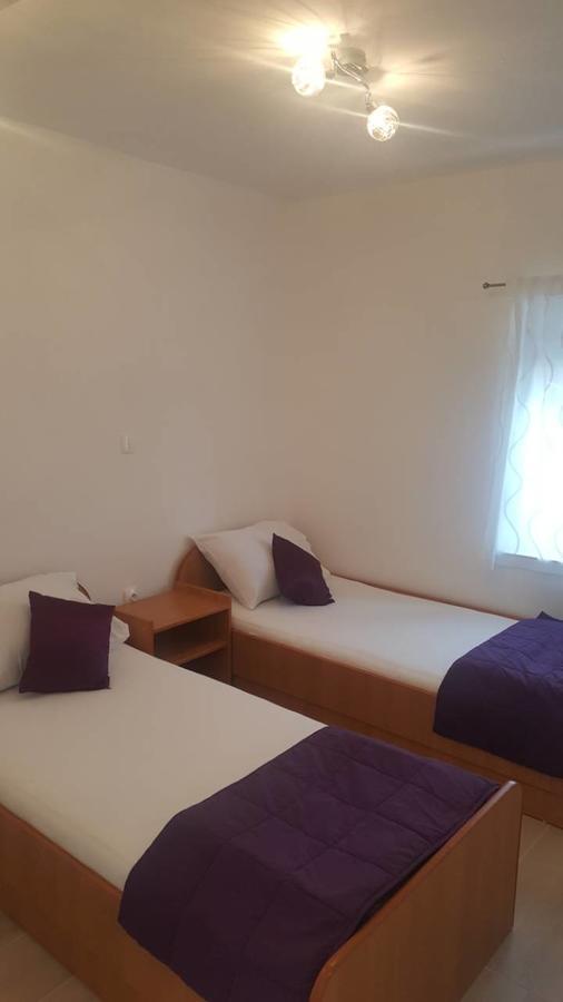 Apartments Rotim Зострог Екстер'єр фото